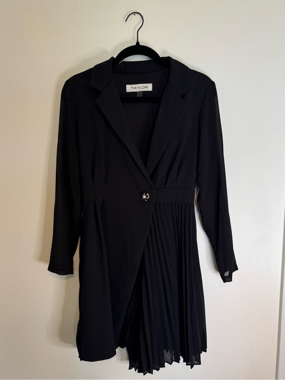 TAYLOR Black Blazer-Style Long Sleeve Dress with Pleated Skirt | size 4